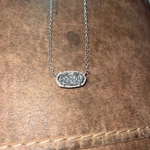 black/silver kendra scott necklace